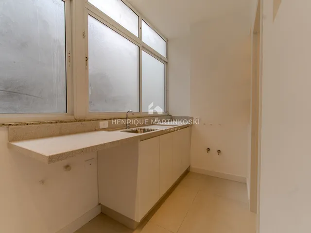 Imagem 9: Apartamento reformado com 151 m², planta ampla e localização privilegiada entre o