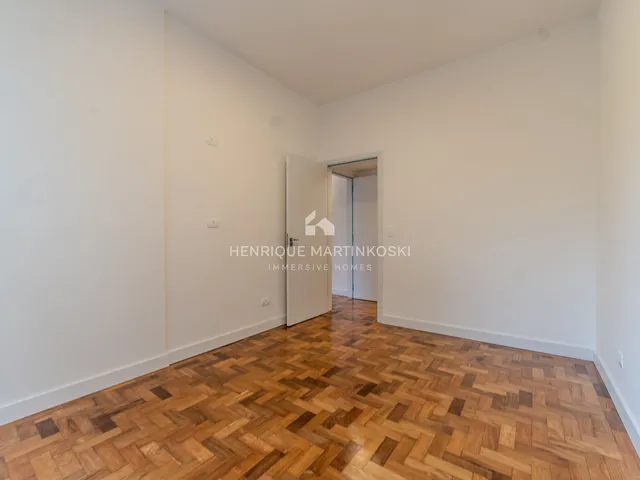 Imagem 7: Apartamento reformado com 151 m², planta ampla e localização privilegiada entre o