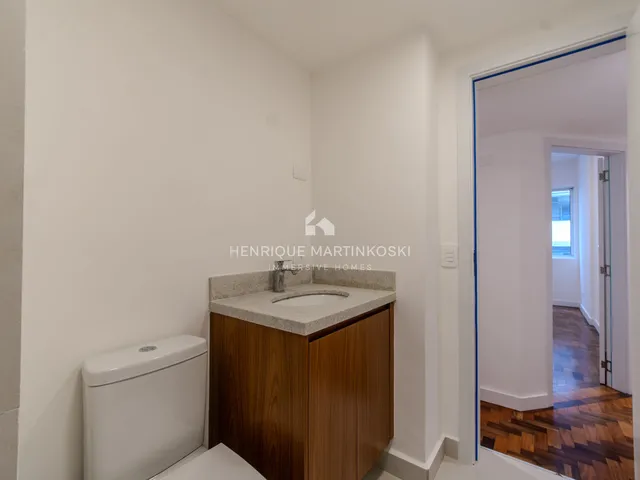 Imagem 6: Apartamento reformado com 151 m², planta ampla e localização privilegiada entre o