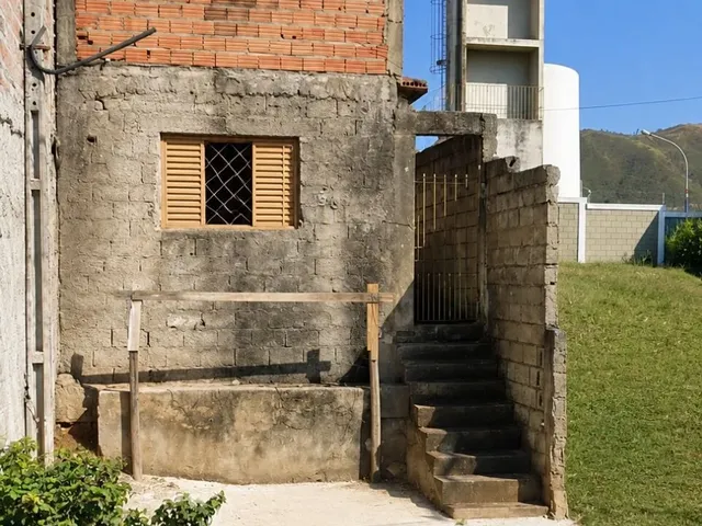 Imagem: Terreno com Área Construída À Venda