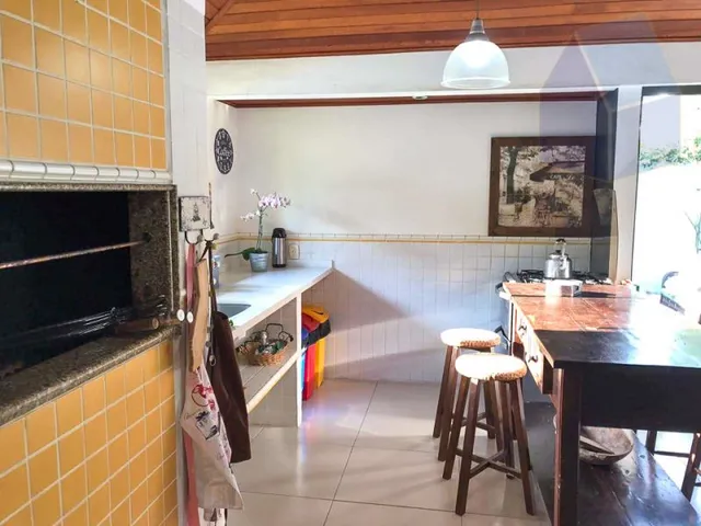 Imagem 8: Excelente casa com piscina e uma ampla área externa na quadra da Praia