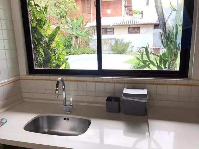Imagem 11: Excelente casa com piscina e uma ampla área externa na quadra da Praia