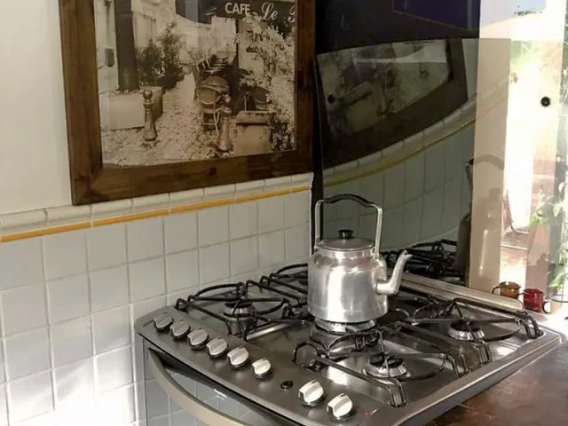 Imagem 5: Excelente casa com piscina e uma ampla área externa na quadra da Praia