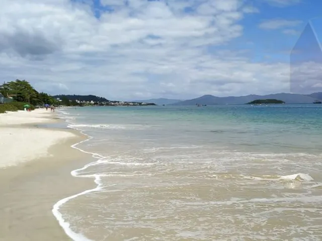 Imagem 16: Excelente casa com piscina e uma ampla área externa na quadra da Praia