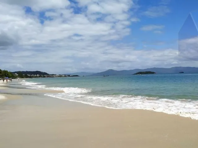 Imagem 12: Excelente casa com piscina e uma ampla área externa na quadra da Praia