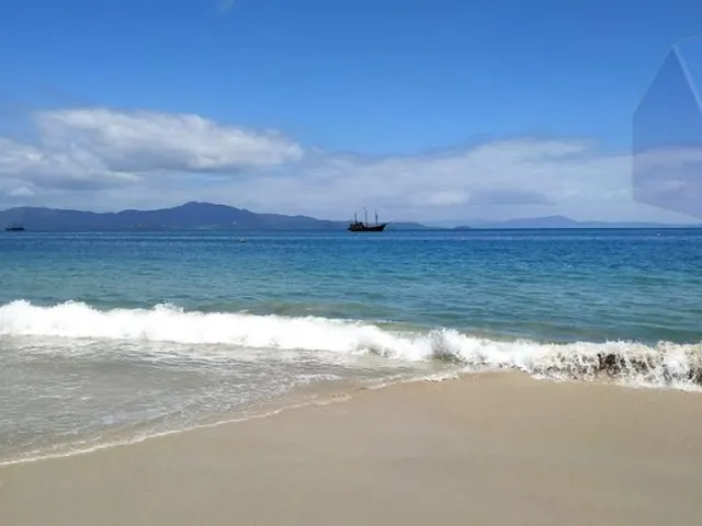 Imagem 14: Excelente casa com piscina e uma ampla área externa na quadra da Praia