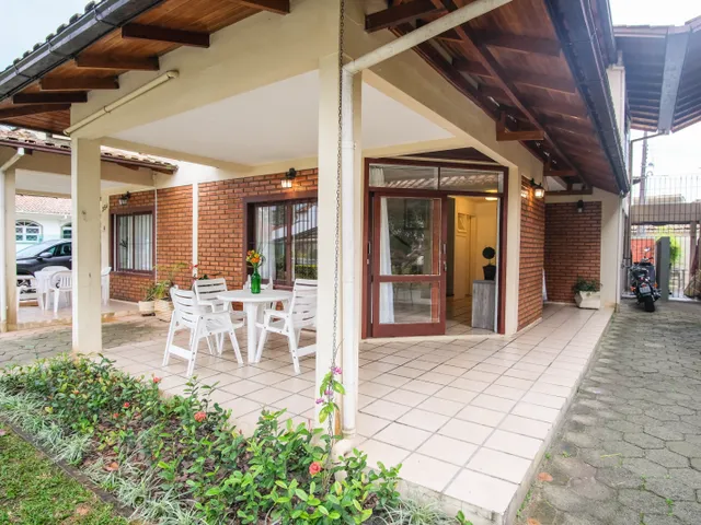 Imagem 2: Casa com 3 dormitórios sendo 1 suite a 50mts da praia da Cachoeira do Bom Jesus