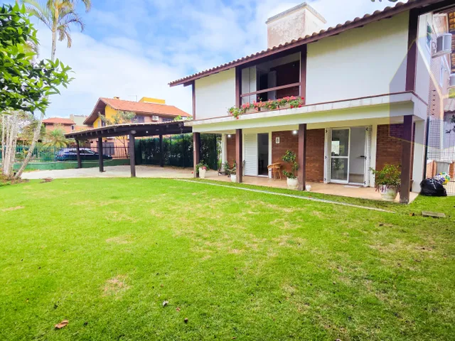 Imagem: Excelente casa com piscina, com 5 suítes