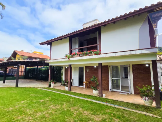 Imagem 2: Excelente casa com piscina, com 5 suítes a 50mts da Praia