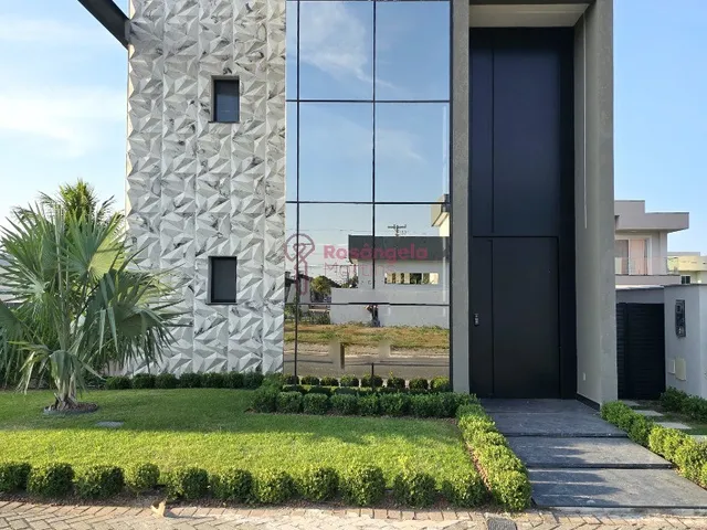 Imagem: Casa Duplex recém construída, de altíssimo