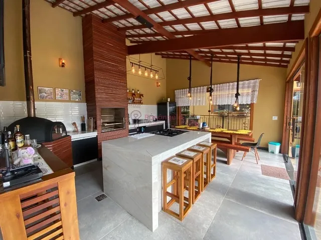 Imagem 2: Linda casa de 3 quartos, com piscina aquecida e Spa em Pedra Azul!