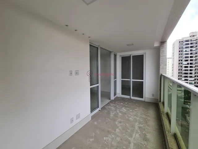 Imagem: Apartamento de 4 quartos na quadra do mar