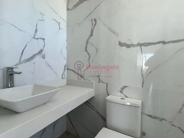 Imagem 2: Casa Duplex maravilhosa alto padrão de 4 quartos, sendo 4 suítes em condomínio fechado!