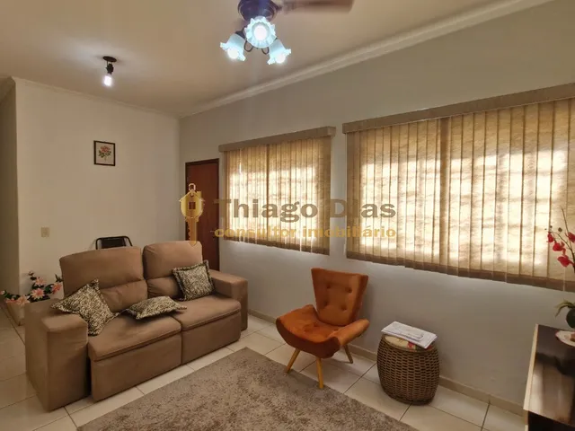 Imagem: Casa Á Venda com 2 Dormitórios, 2 Vagas
