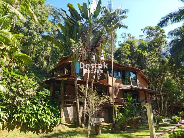 Imagem: Casa duplex, madeira com vidro, espacosa