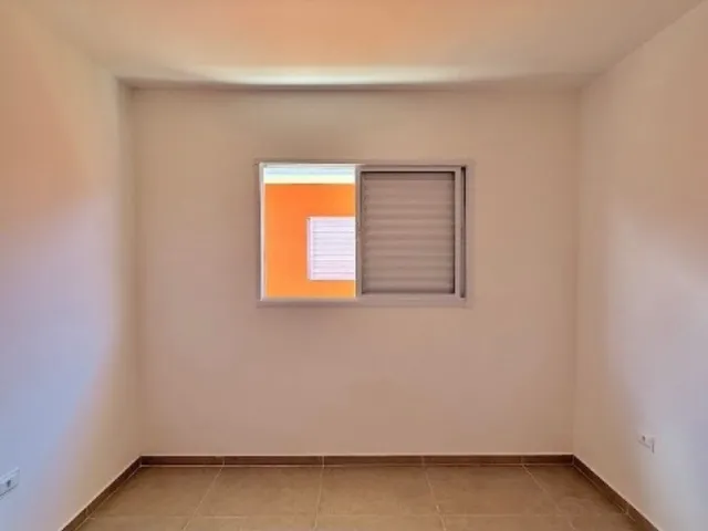 Imagem 3: Locação Anual, no Indaiá, 2 Dormitórios Sendo 1 Suíte, Sala e Cozinha, 1 Vaga, À 600 Metros da Praia