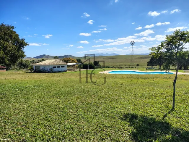 Imagem: A fazenda possui 2 Dormitórios, 1 Banheiro, 4 Vagas na