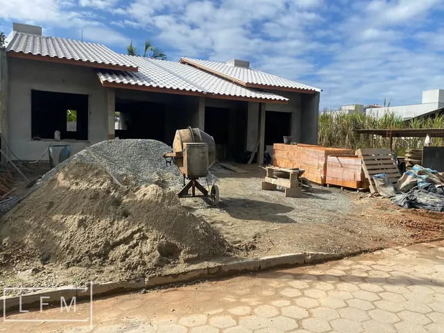 Imagem: A casa possui 2 Dormitórios, 1 Suíte, 2 Banheiros, 1 Vaga