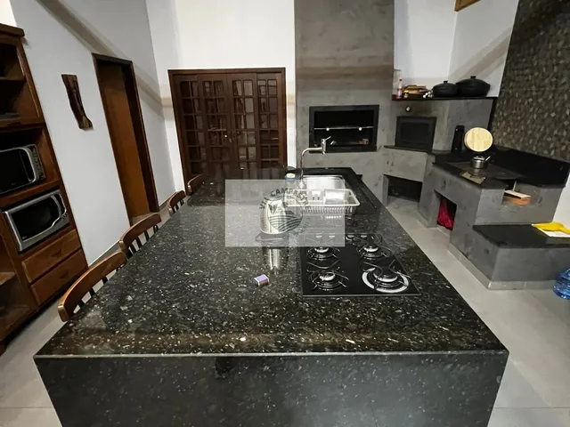 Imagem 4: Sítio com 30.000 m2, casa semi-nova com 4 dormitorios, fogão a lenha, porteira fechada