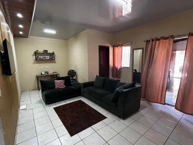 Imagem 10: Excelente Casa no Guanabara com 4 Quartos, 2 Salas de TV e Espaços Amplos