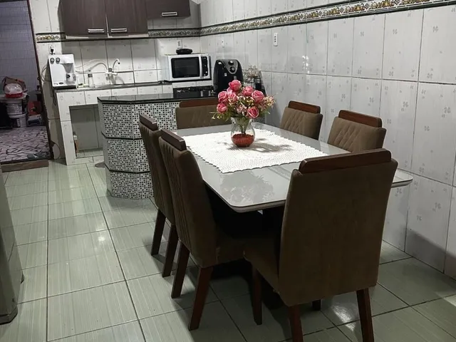 Imagem 14: Excelente Casa no Guanabara com 4 Quartos, 2 Salas de TV e Espaços Amplos