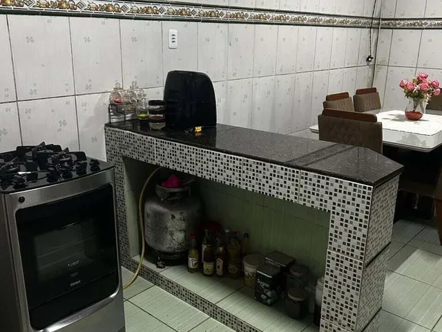 Imagem 2: Excelente Casa no Guanabara com 4 Quartos, 2 Salas de TV e Espaços Amplos