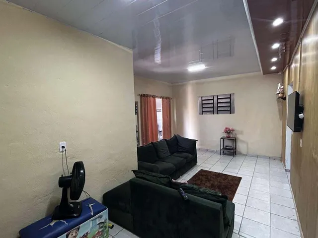 Imagem 12: Excelente Casa no Guanabara com 4 Quartos, 2 Salas de TV e Espaços Amplos