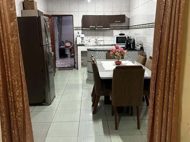 Imagem 4: Excelente Casa no Guanabara com 4 Quartos, 2 Salas de TV e Espaços Amplos