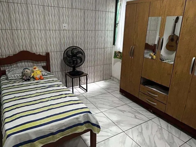 Imagem 9: Excelente Casa no Guanabara com 4 Quartos, 2 Salas de TV e Espaços Amplos