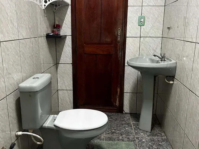 Imagem 7: Excelente Casa no Guanabara com 4 Quartos, 2 Salas de TV e Espaços Amplos