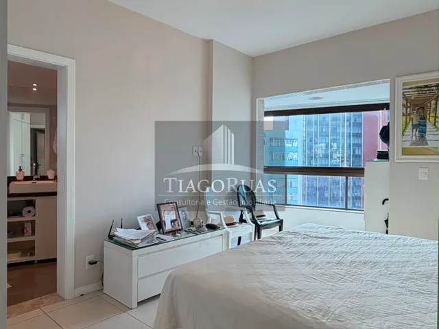 Imagem 3: VENDA - Luxuoso Apartamento de 4 Suítes na Corredor da Vitória em Salvador-BA: 181m²