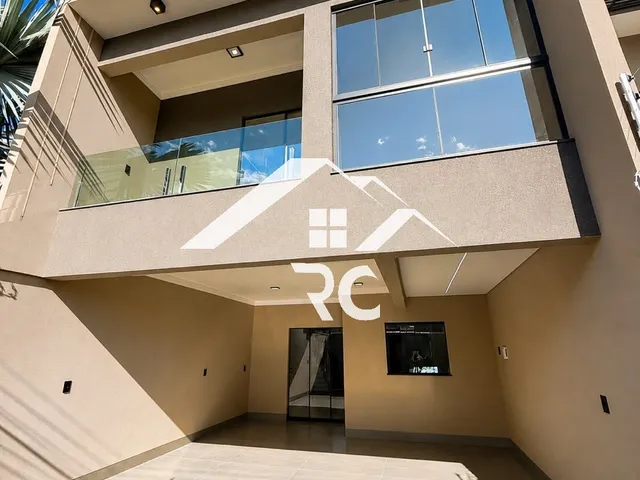 Imagem: A casa possui 4 Dormitórios, 2 Suítes, 1 Banheiro e está