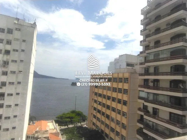 Imagem: A casa possui 4 Dormitórios, 4 Suítes, 7 Banheiros, 3