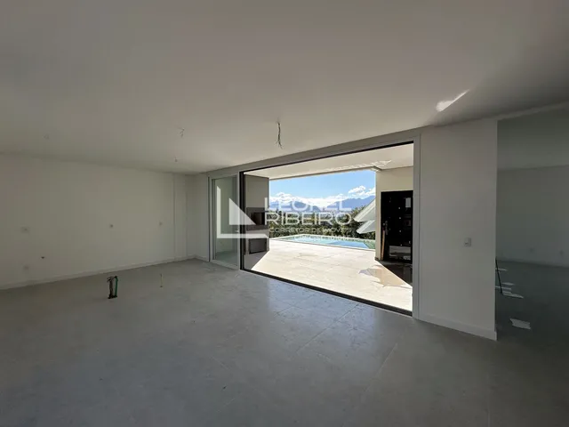 Imagem 3: Casa Alto Padrão com 3 Dormitórios (3 Suítes) À Venda, 373,80 M² no Bairro dos Estados em Timbó/Sc