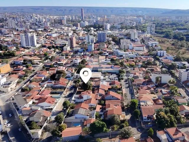 Imagem: Casa com lote grande bem localizada