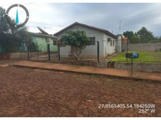Imagem: A casa possui 3 Dormitórios, 2 Banheiros, 331m² de Área,