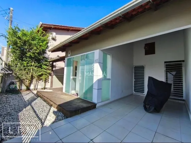 Imagem: A casa possui 2 Dormitórios, 1 Suíte, 1 Banheiro, 2 Vagas