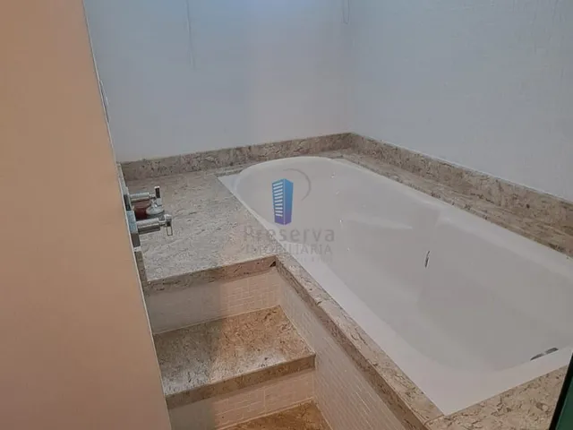 Imagem 2: Casa de Alto Padrão com Vista Mar 4 quartos, sendo Suítes, Piscina e Cinema