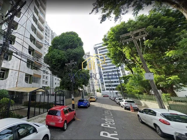 Imagem: O apartamento possui 5 Dormitórios, 1 Suíte, 4 Banheiros,