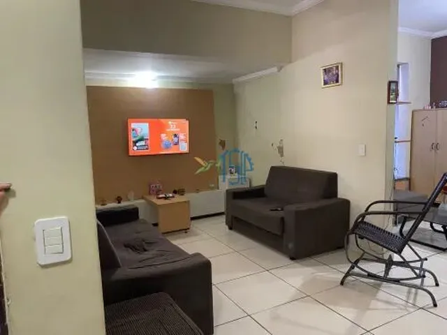 Imagem 3: CASA ESPAÇOSA À VENDA EM NEÓPOLIS | 3 QUARTOS | TERRENO AMPLO