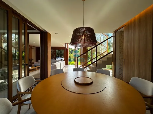 Imagem 10: Casa à venda com 350m², 5 suítes mais dependência completa e terreno de 600m² no