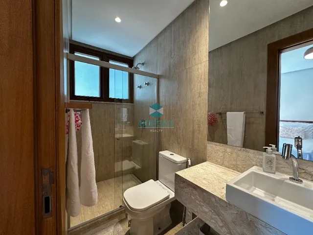 Imagem 7: Casa à venda com 350m², 5 suítes mais dependência completa e terreno de 600m² no