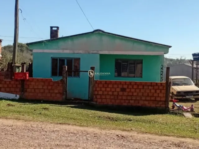 Imagem: Casa com 3 Dormitórios e Amplo Pátio À
