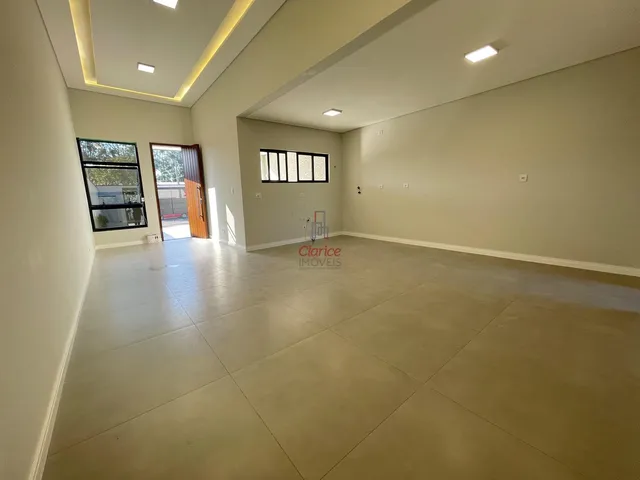 Imagem 4: P style="line-height: 1;">Casa com 3 quartos, sendo 1 suíte ao lado do Portal de São