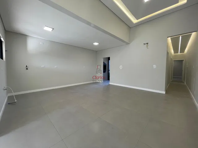 Imagem 5: P style="line-height: 1;">Casa com 3 quartos, sendo 1 suíte ao lado do Portal de São
