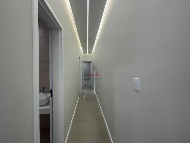 Imagem 9: P style="line-height: 1;">Casa com 3 quartos, sendo 1 suíte ao lado do Portal de São