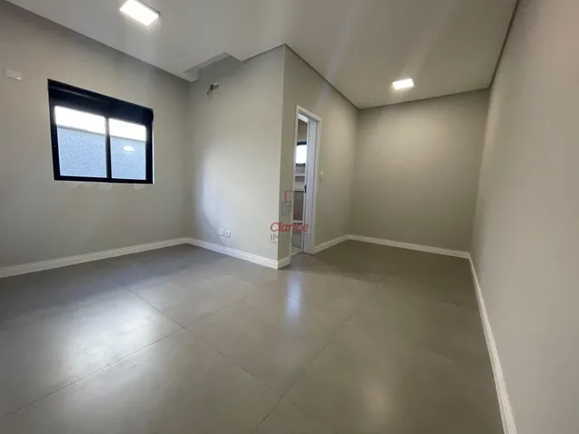 Imagem 11: P style="line-height: 1;">Casa com 3 quartos, sendo 1 suíte ao lado do Portal de São