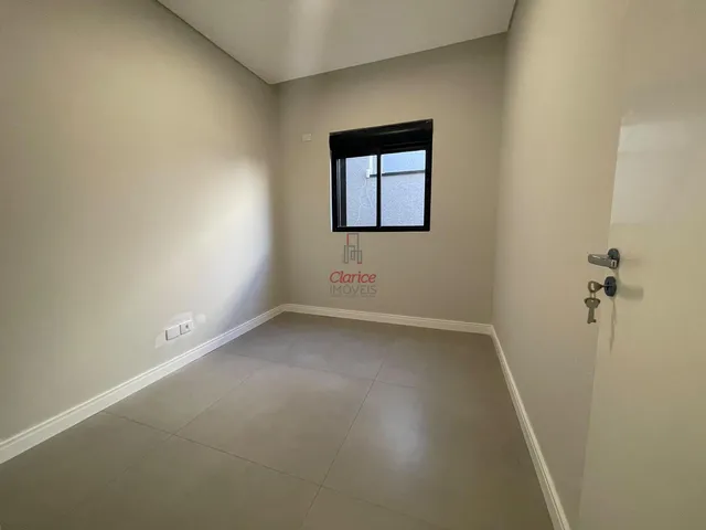 Imagem 8: P style="line-height: 1;">Casa com 3 quartos, sendo 1 suíte ao lado do Portal de São