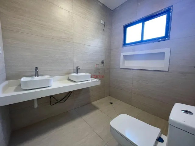 Imagem 3: P style="line-height: 1;">Casa com 3 quartos, sendo 1 suíte ao lado do Portal de São