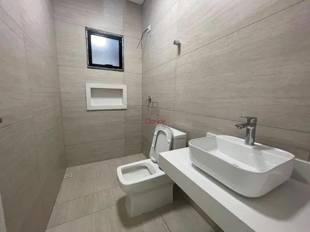 Imagem 12: P style="line-height: 1;">Casa com 3 quartos, sendo 1 suíte ao lado do Portal de São